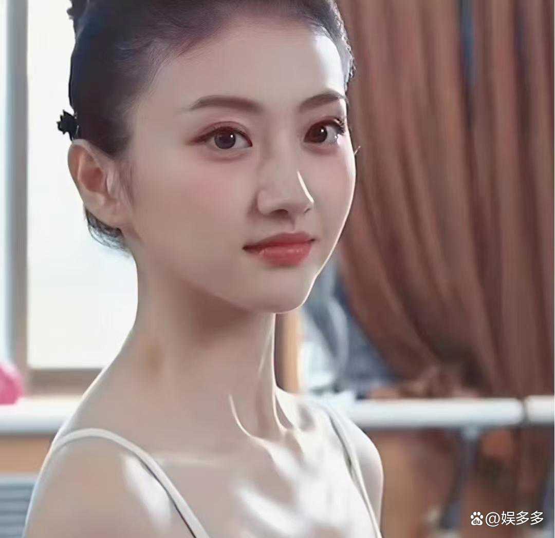 景甜 景甜：初见惊鸿一瞥，再见温柔沦陷，“人间富贵花”果然名不虚传