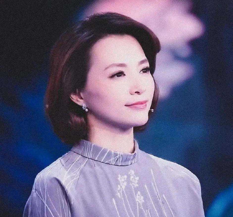 董卿 