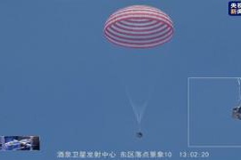 神十九航天员回家！返回舱成功着陆：倾倒状态落地、舱门已开