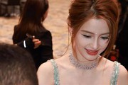 杨颖绿钻裙杀疯外网：高定战袍背后藏着多少复出心机？
