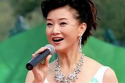 事实证明，选择为爱隐退的宋祖英，早就过上了另一种人生