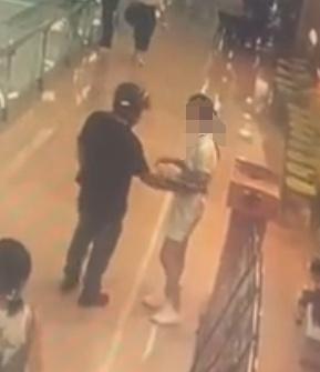 店长回应一招制服冒犯女店员男子：没练过搏斗等技能，职责所在必须出手