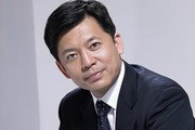 何政军低调演艺人生，女儿学霸成就非凡，夫妻感情甜蜜如初