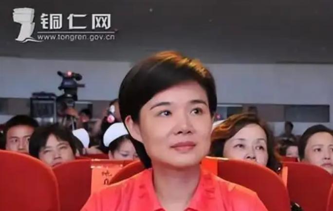 美女书记投案自首，甘当高官情妇，疯狂敛财，美国豪宅20套
