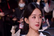 赵丽颖活动黑脸引热议 何炅早年评价被翻出 真实性格获赞