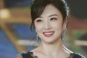 央视主播周涛最新照片曝光，面容刚毅眼神锐利，网友：温和感何在