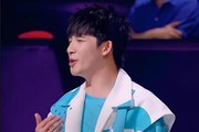 大张伟成“零黑粉”明星，幽默风趣惹人爱，直言：生活就像内裤！