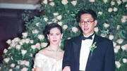 63岁何超琼赴朋友生日宴，与干女儿曾昭仪同框状态超好