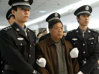 这些贪官很“爱钱”：一天不“贪”就失眠，花1500万玩网游