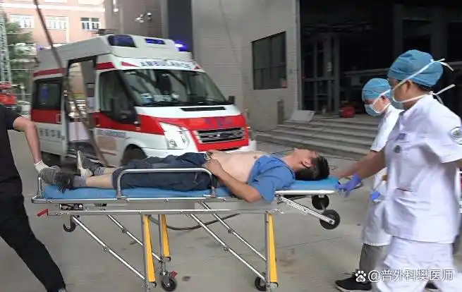 37岁快递员因热射病离世 北京急救中心专家：热射病非普通中暑 大量喝冰水要不得