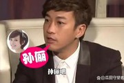 孙俪近照杀疯了！贝雷帽配披肩发走路带风，难怪邓超宠了 20 年