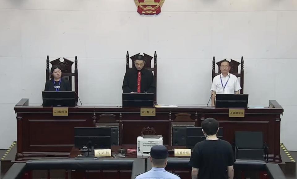 20岁男孩被父母送出国，沾染5种毒品！上海警方最新曝光