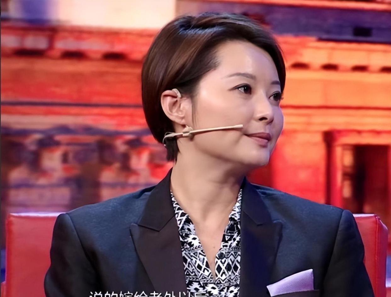 袁立：首先我不是钕铜，其次我没有偷狗，最后我不是袁立