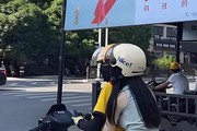 蓝制服+碎花裙CP杀疯热搜，评论万条“我到底差哪”：真相扎心了
