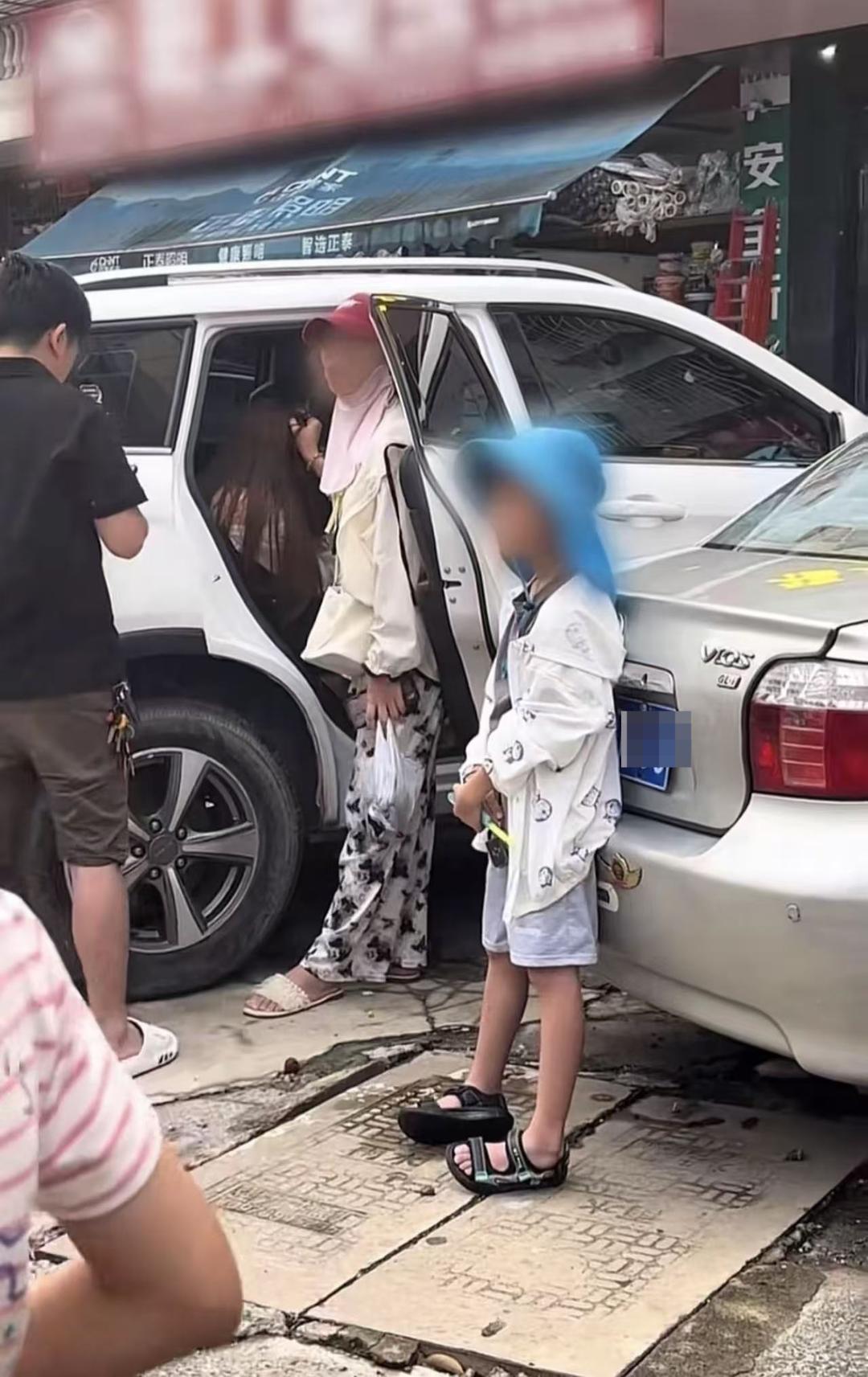 女员工被误认为“小三”遭网暴 涉事公司为其澄清，并称男方是公司加盟商，已解约
