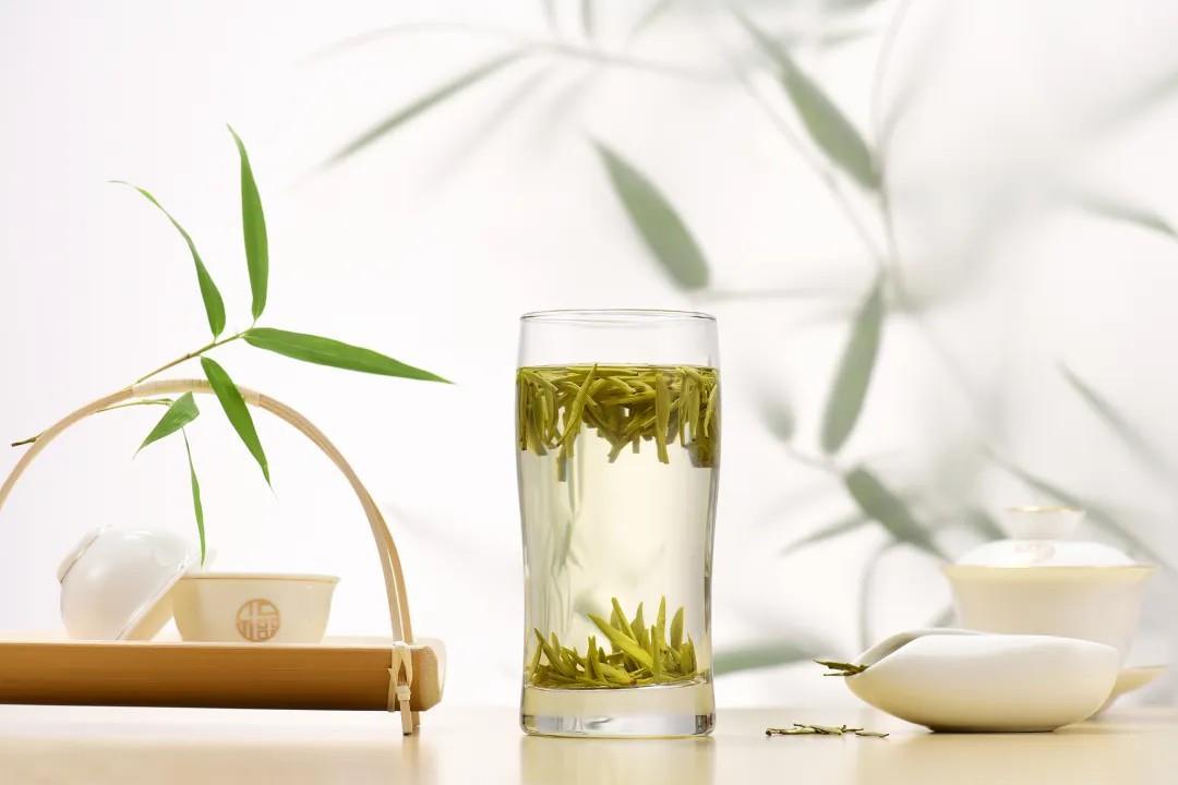 夏天常喝这3杯水，帮你降火、消暑、祛湿，心脑血管也受益～