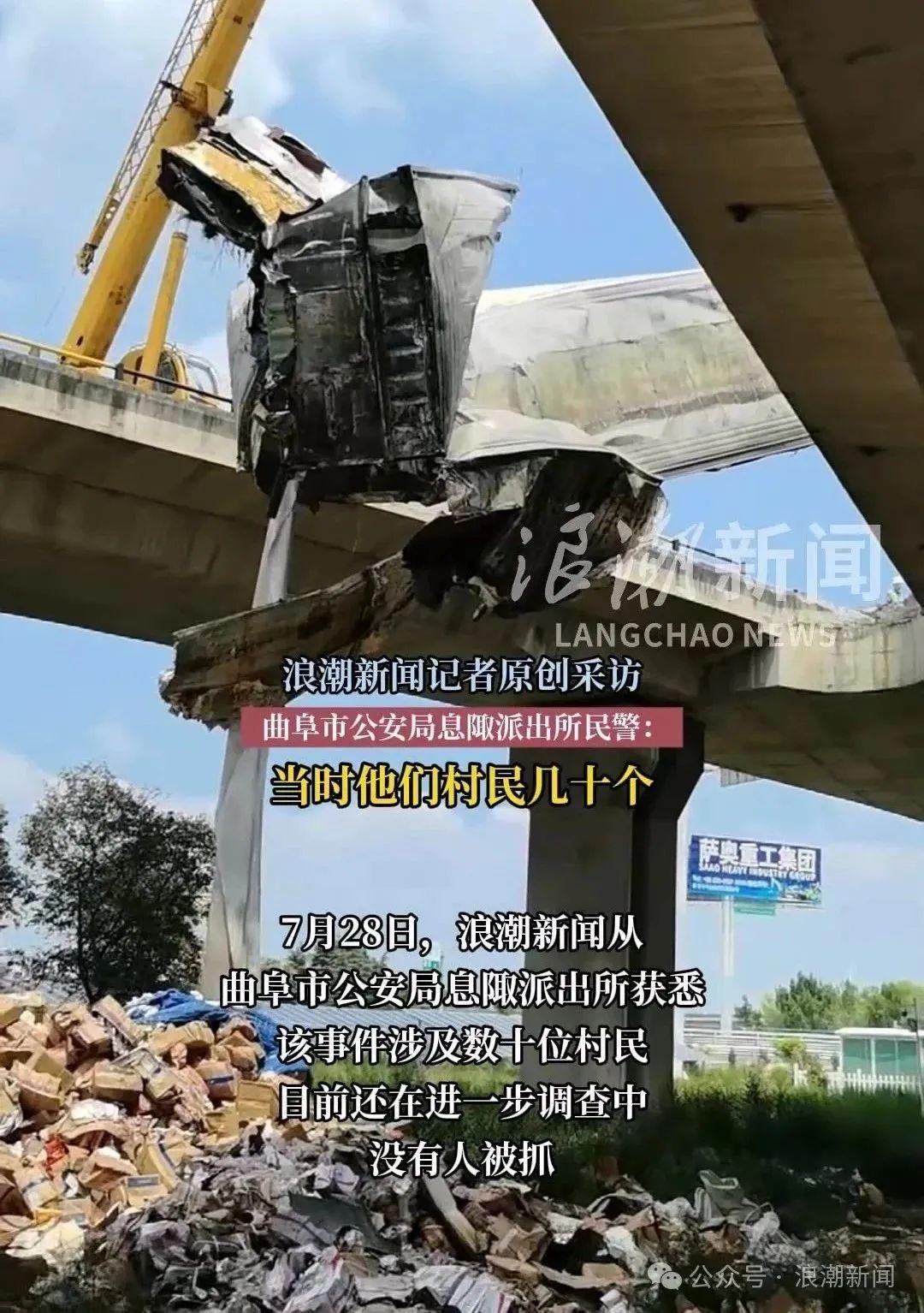 山东一货车在高速公路翻车，10多吨猪蹄鸡腿等冻品被村民哄抢！警方：去了2位民警，但控制不住