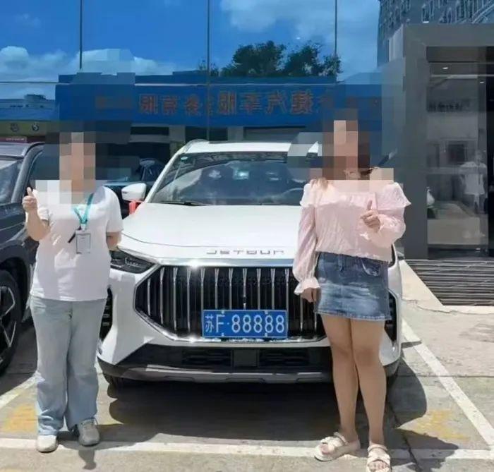 女子车管所摇中88888车牌，有人出价110万购买被拒