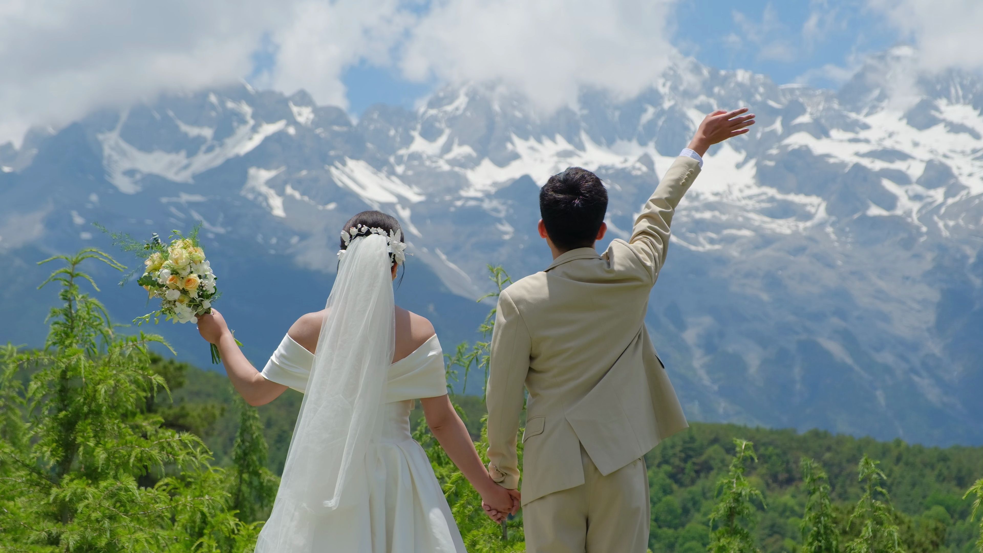 新婚两月丈夫意外去世，新娘打胎被判还12万彩礼！网友热议
