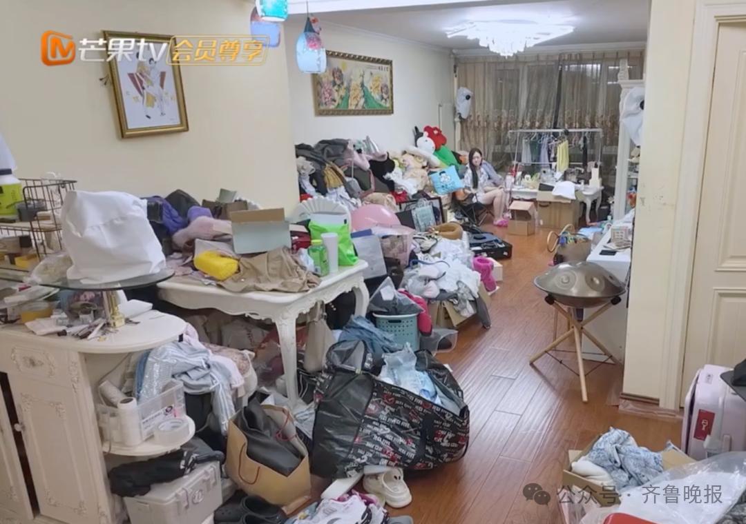 女星家中真实状态公开！房间凌乱不堪引热议：私下太邋遢？