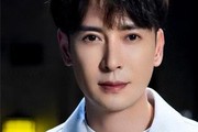 他是帅气男神，出道20年零绯闻，娶经纪人生女，娱乐圈竟有这样的清流！