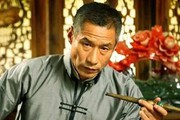 他是谦逊的双料影帝，与妻子携手34年无绯闻，感激陈佩斯的帮助