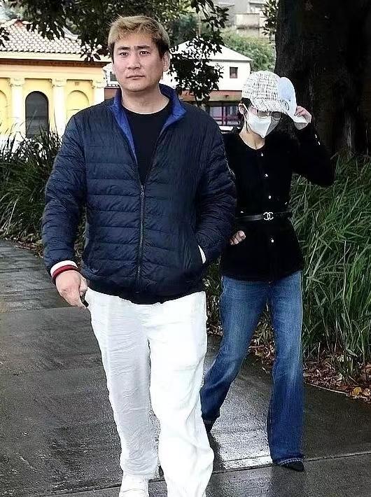 天龙人”杨兰兰有2700亿澳元？别被忽悠了，来看英文原版报道