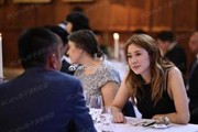 李家兄弟英国首秀，徐子淇黑色造型抢镜，豪门团结背后藏着哪些秘密？