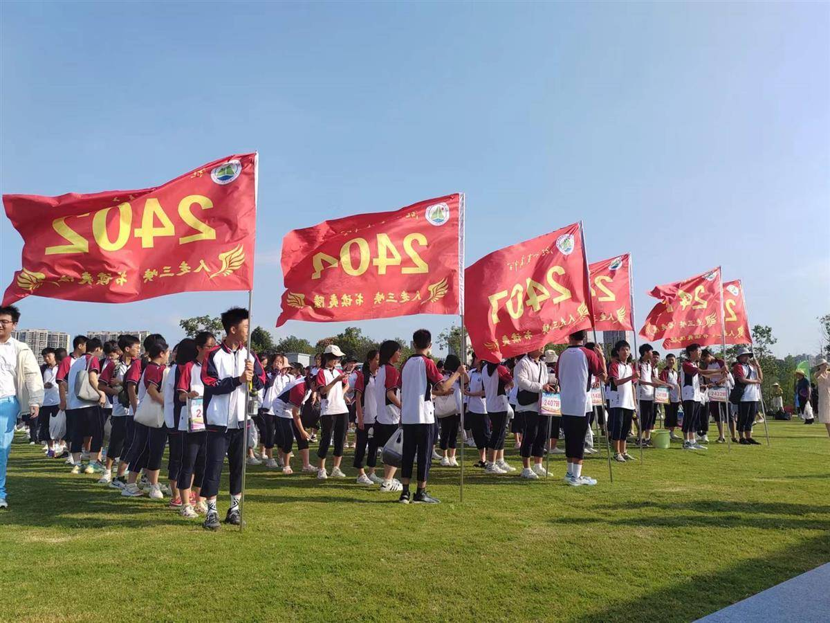12306回应高中生无法购买学生票：须满足异地求学条件并开具书面证明