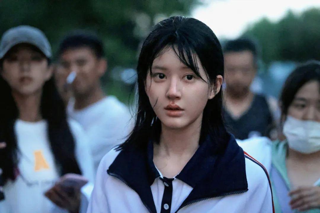 王晶谈赵露思解约风波，分析双方闹翻原因：都是利益，公司只捧红了她；赵露思回应分账