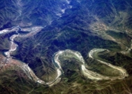 中国龙脉上埋了3人:一个挖不了,一个不敢挖,一个不能挖