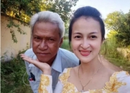 六旬大爷为满足30岁娇妻,网购钢圈,尺寸大,卡住了?!