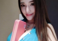 “乳神”王李丹妮惊艳,网友:身材太过火,双椒夹粉盒!