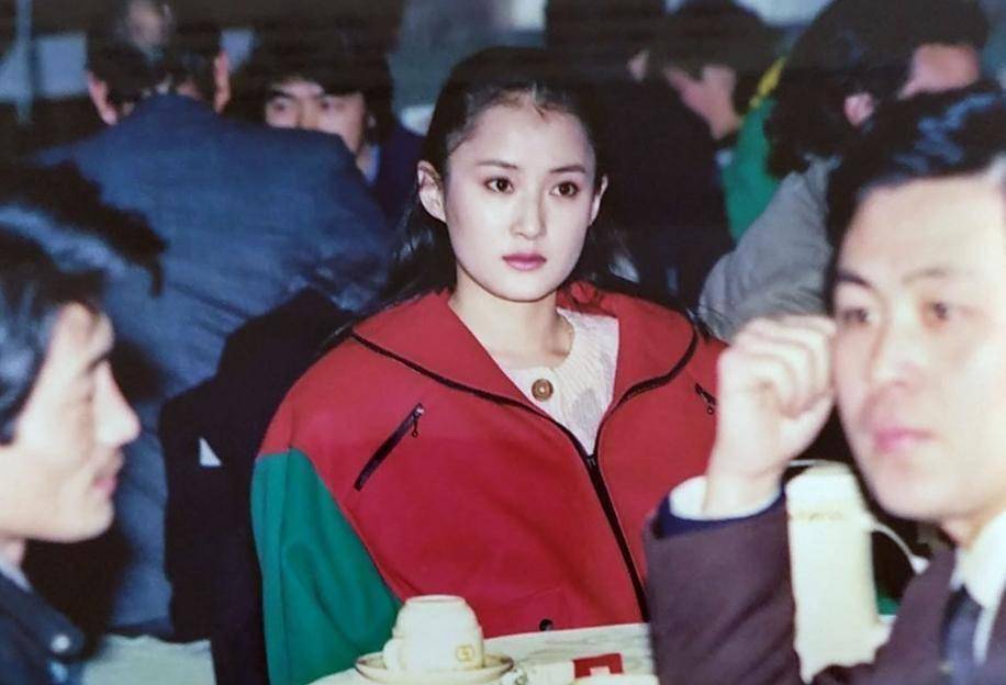 80年代初代颜值女神柳荻：挂历传遍全国，隐退30年去向成谜