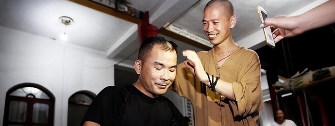 他放弃百万年薪出家为僧，与家人告别时，妻子：愿再无来世