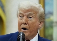 战争无法难免,特朗普通报全球开始撤侨,考验普京的时候到了