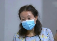 50岁美艳大妈相亲,被发现有男友狡辩:合租一张床而已