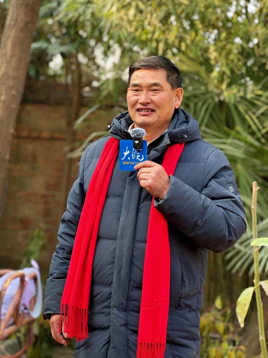 “大衣哥”朱之文：走红15年，我还是一个爱唱歌的农民