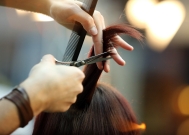 全国理发店陷入倒闭潮,并非缺顾客,是自己把自己搞垮!