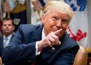 全世界都被特朗普耍了?打击伊朗是借口,真正目标布局四年