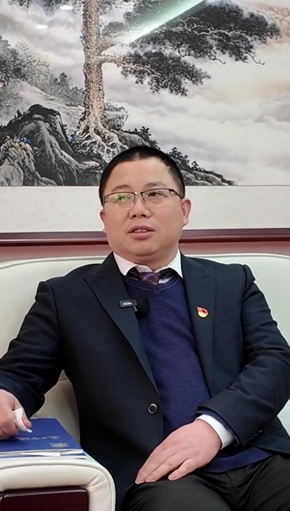 驻汉央企员工在上海一医院勇斗歹徒，头顶伤口8厘米缝