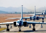 黄岩岛发生激烈对峙!轰6挂鹰击12抵近,菲向美紧急求援