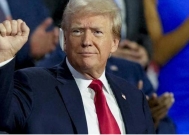 特朗普凌晨遇袭,惊险捡回一条命,华盛顿最致命祸根藏不住了