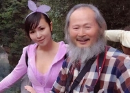 画家痴迷画23岁女儿,裸体油画卖百万,妻子:羡慕女儿!