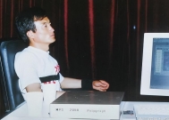 8岁被外星人绑架,17岁和外星少女交配,生60多混血后代