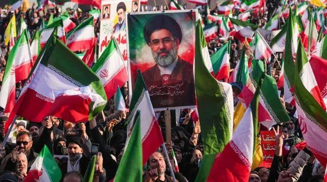  伊朗第46轮反击！美军轰炸哈尔克岛，特朗普此举将引爆中东浩劫？
