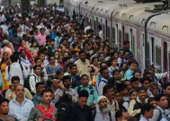 印度人也不生了!生育率下跌:从“人口炸弹”到“没人想生”