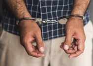 白天当检察官,晚上烧骨灰!8年20多人被害,亲人都不放过