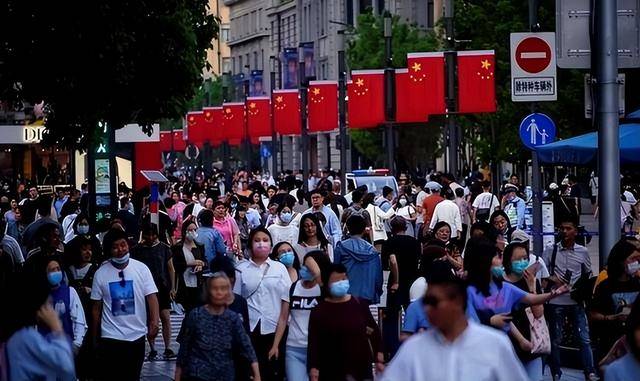 若不搬走这“三座大山”，我国人口总数，或将在2056年被美国反超