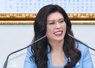 郑丽文太高明1招解决3大麻烦?内鬼两难,国民党1人很尴尬